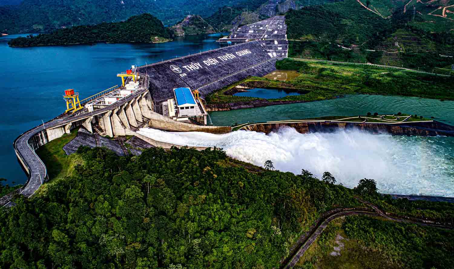 Nhà máy thủy điện